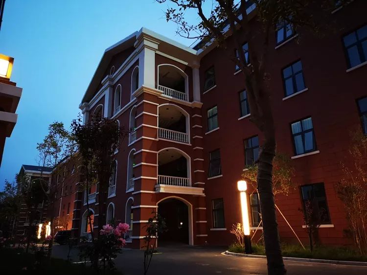 王府学校（运城） 在王府学校的人，自带“温暖体质”