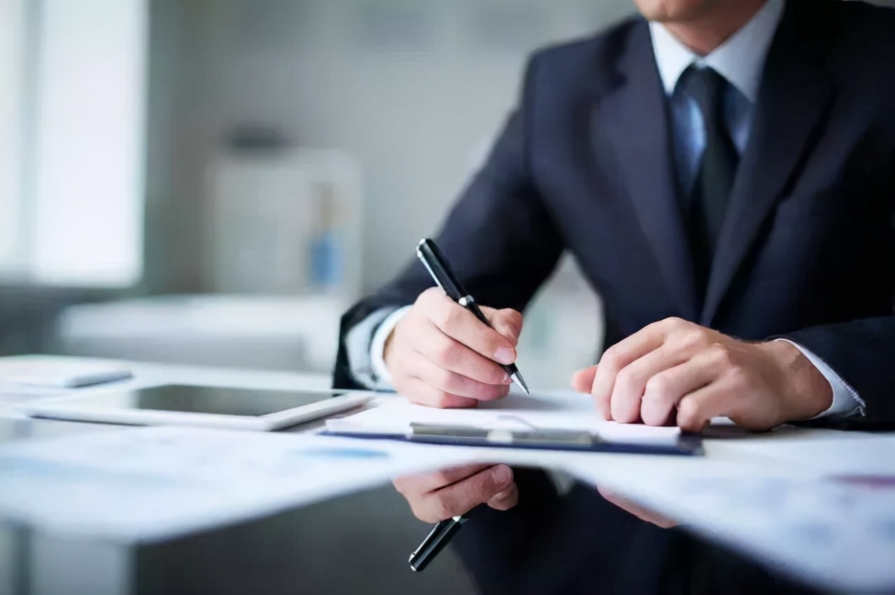 做自媒体，一个月每天花2-3个小时时间多四五千，它不香么？