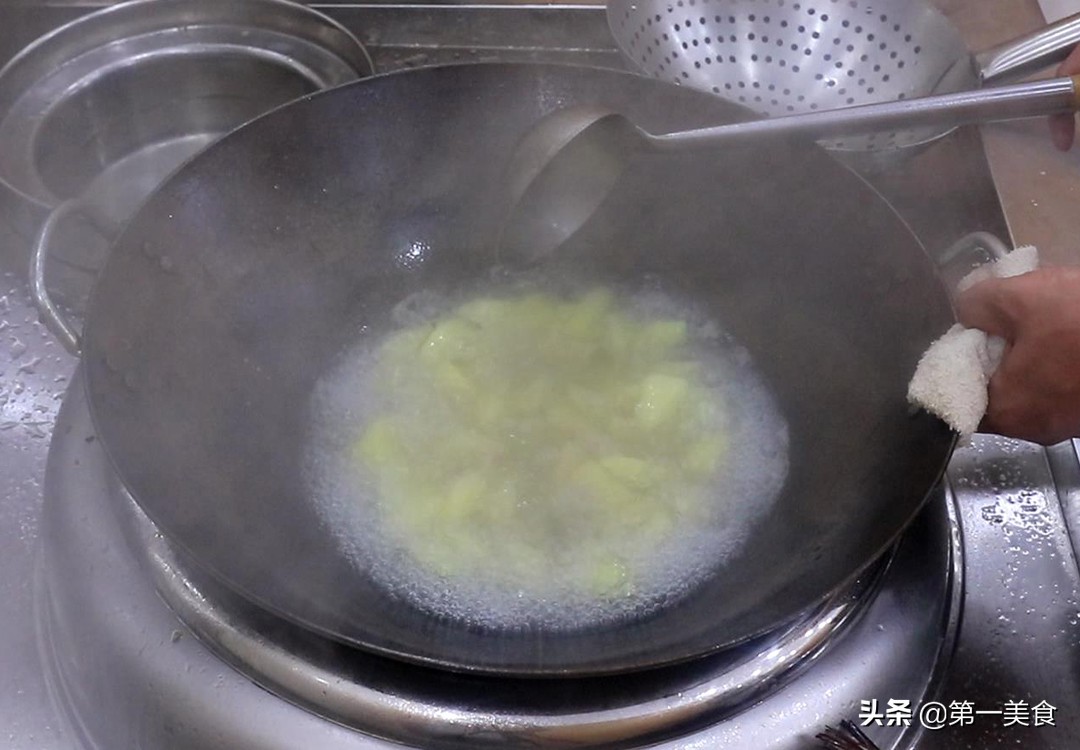 土豆烧牛肉怎么烧又好吃又嫩（酱牛肉烧土豆好吃的诀窍）