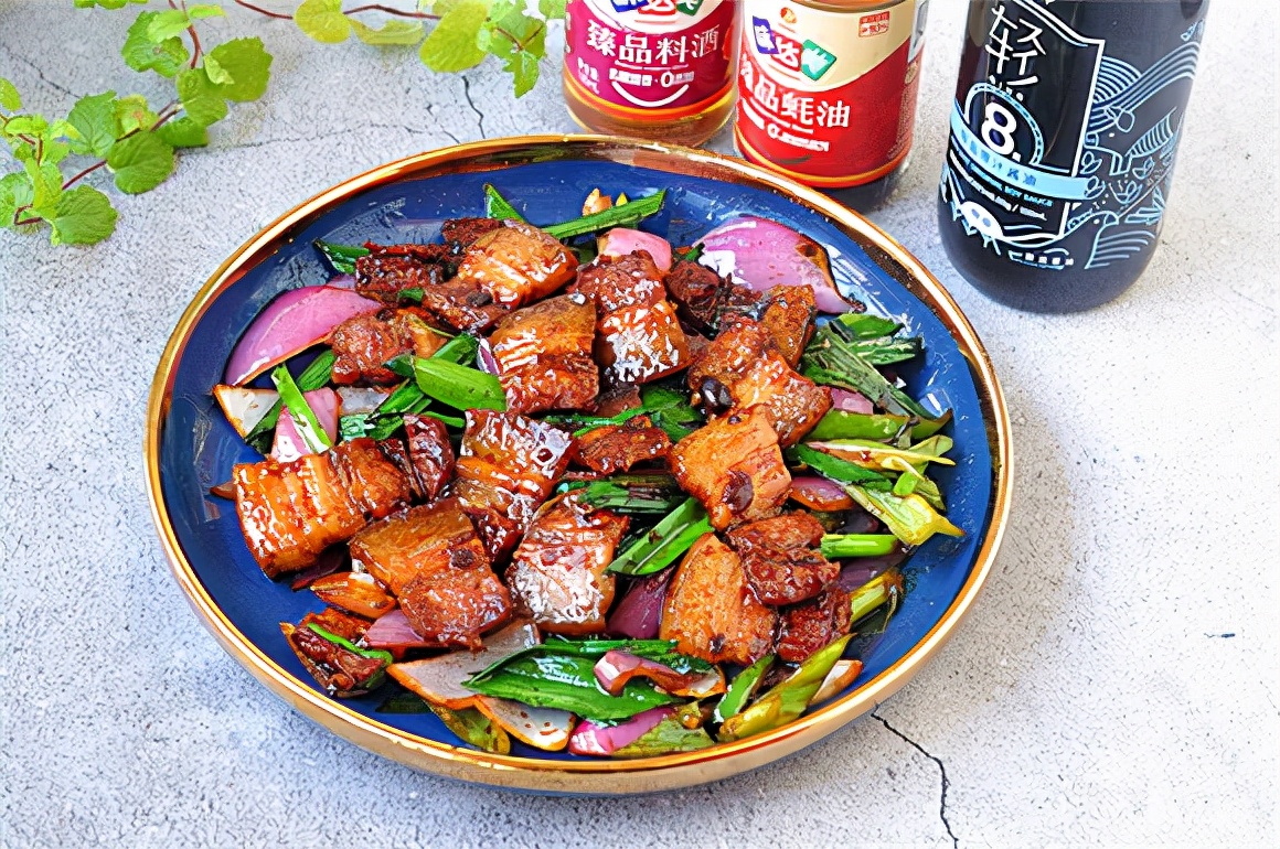 湖南妹子教你做回锅肉，不油不腻入口即化，冬天吃它最解馋