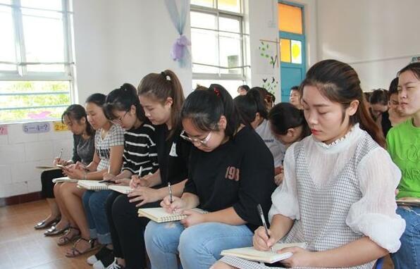 幼師工資條曝光，老師很心酸，家長吐槽：學歷低假期多，還要啥？