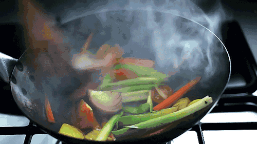 如何解决装修胶味和邻居油烟味的问题？