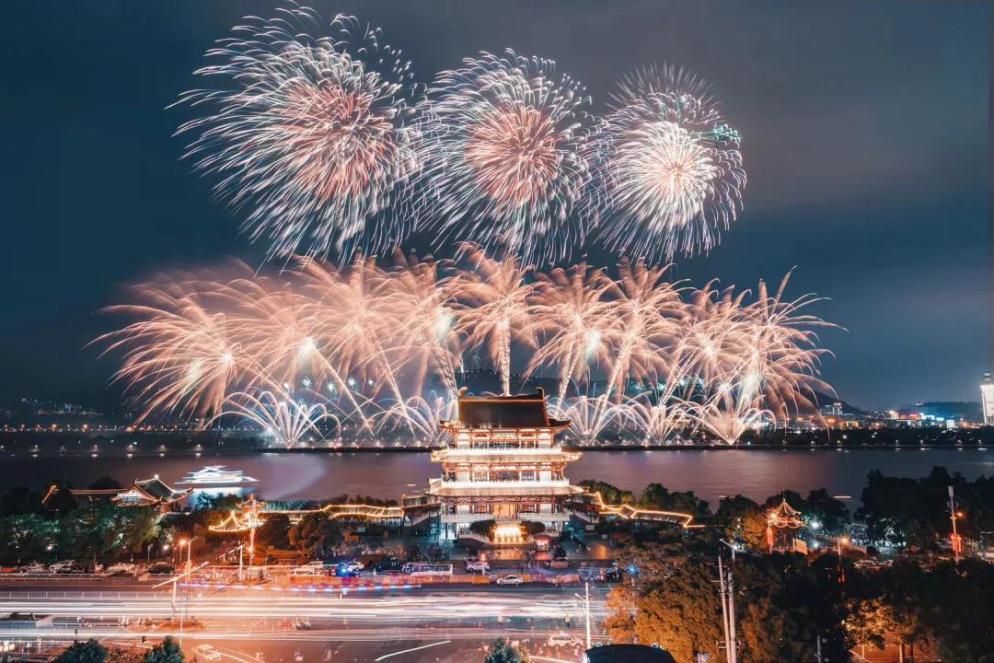 坐享5A级景区，坐拥3条专属地铁线，湖南这所高校获《人民日报》认证！