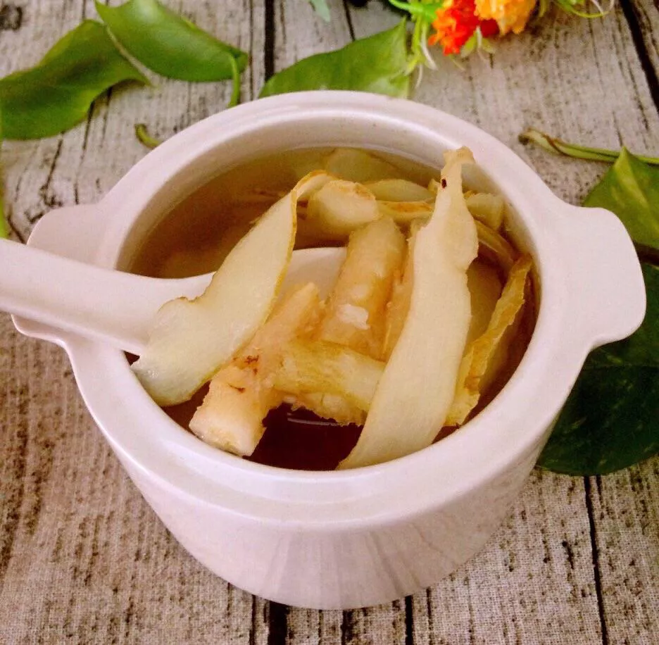 阴虚潮热口干:沙参玉竹瘦肉汤