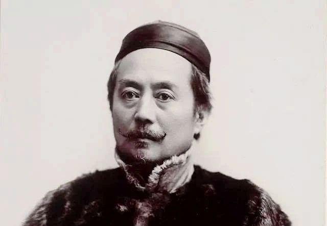 辜鸿铭:爱闻小脚,专业骂人,跟胡适对着干,因留辫子被世人误解