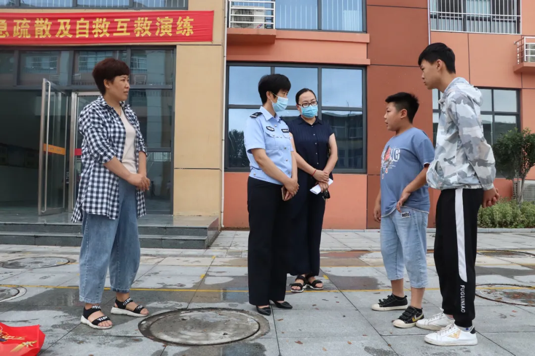 微山县公安局夏镇第一派出所指导员李霞:湖区警花别样红