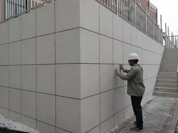 农村怪象:为何现在的自建房外墙不再贴瓷砖,而是选择喷真石漆?