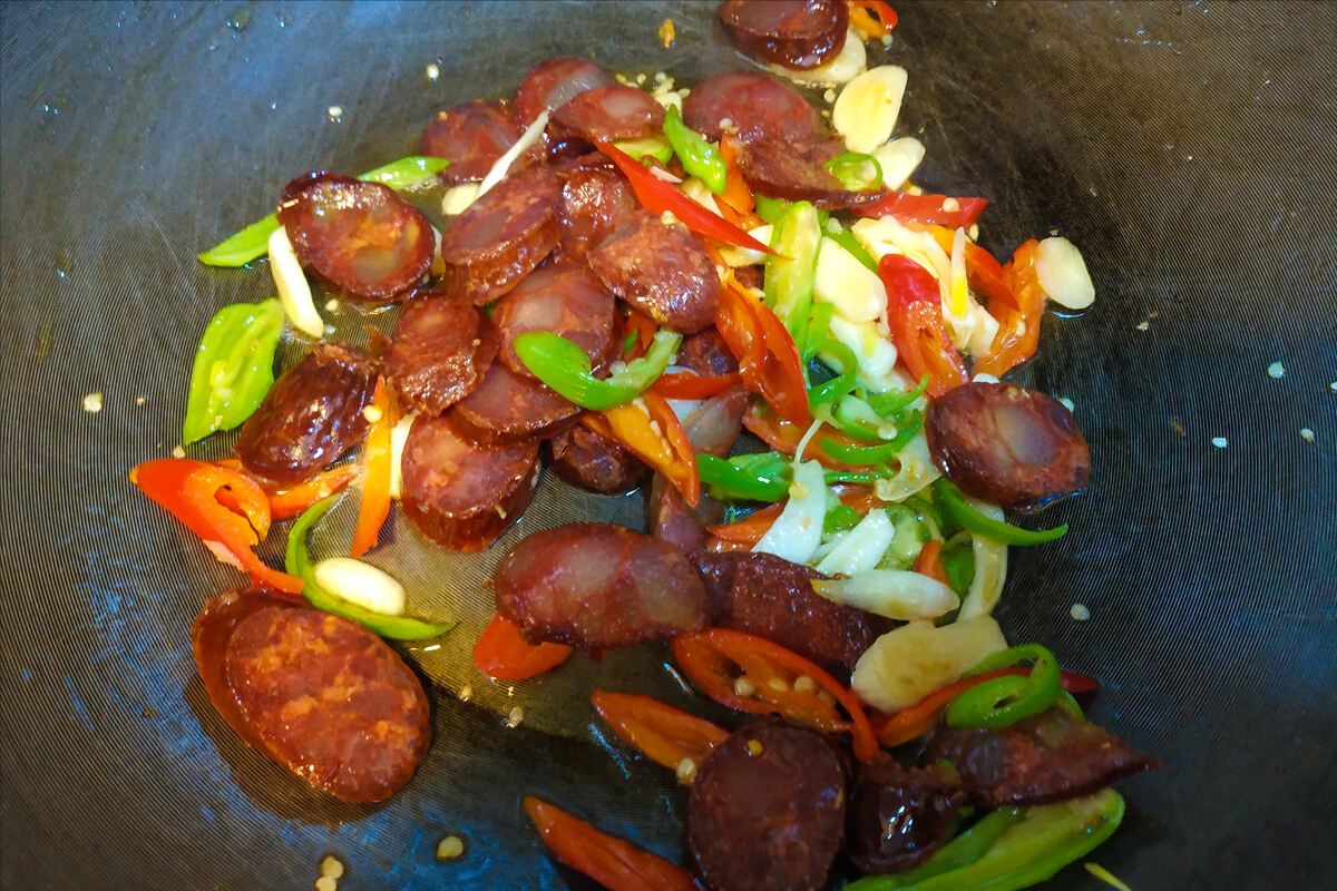 晒好的香肠，保存切忌放冰箱，老一辈教你传统做法，保存久还新鲜