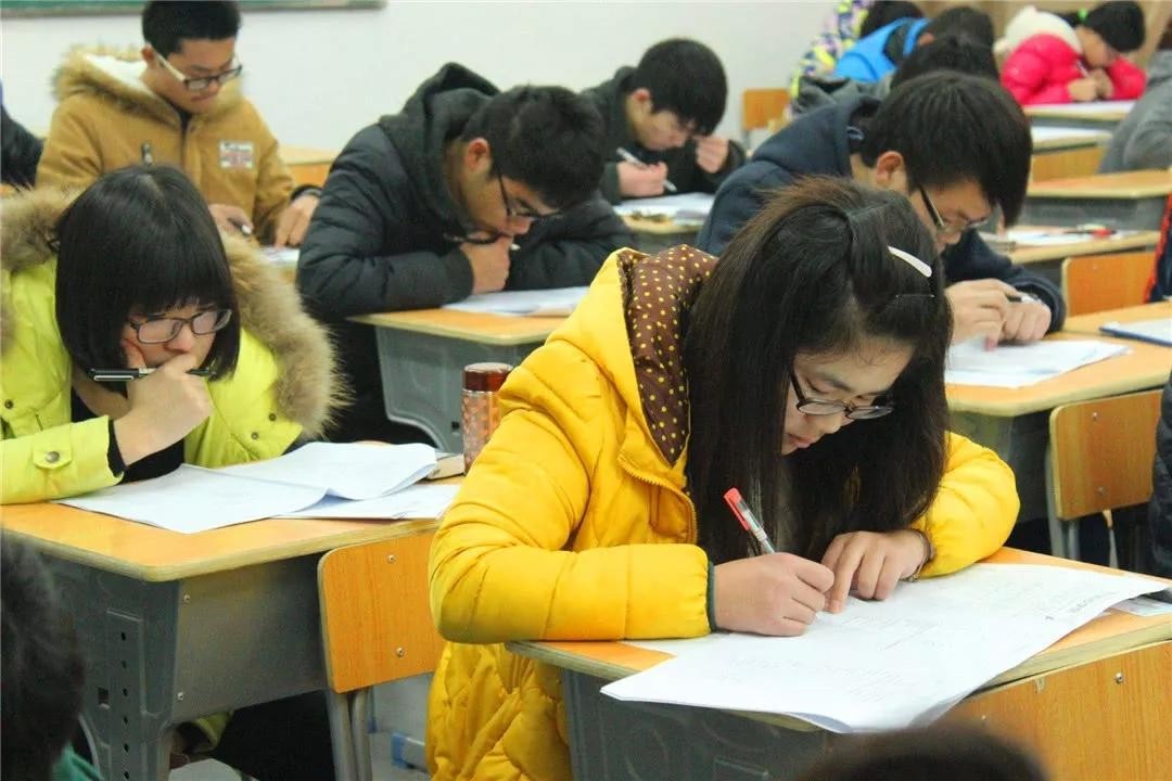 高考答题卡有横线吗（为啥高考要用）