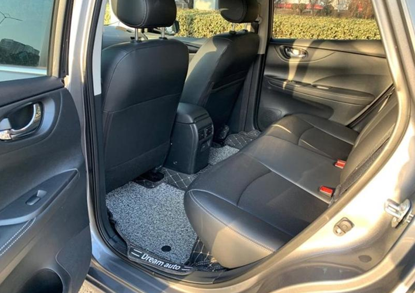 省油经济合资两厢车！落地不足10万，油耗5.3L，关键还舒适
