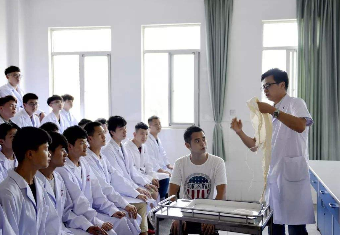 “3+1+2”新高考省份，想学医学专业，该怎么选科？