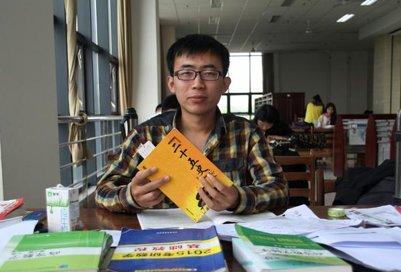 大学生的“洗头式”社交，令不少家长不能理解，学生却深有同感