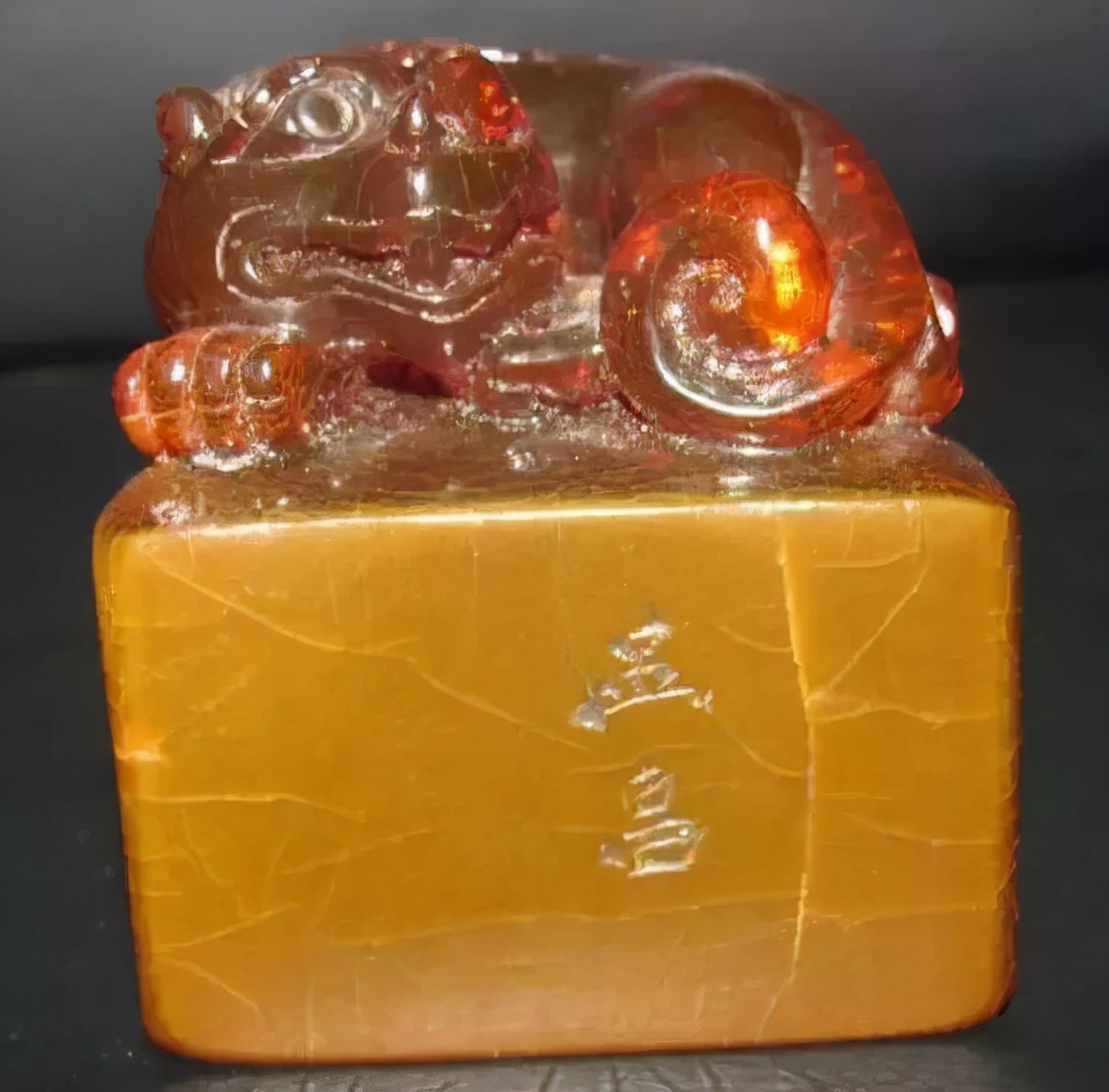 有关琥珀的资料和图片（古代琥珀是可遇不可求的灵物）