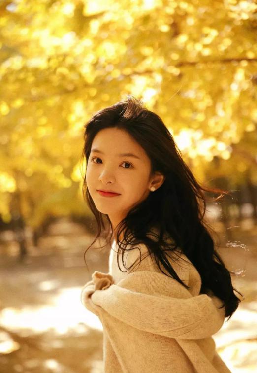 女生脸上有这4个特征,是越看越美的"耐看脸",素颜也颜值高