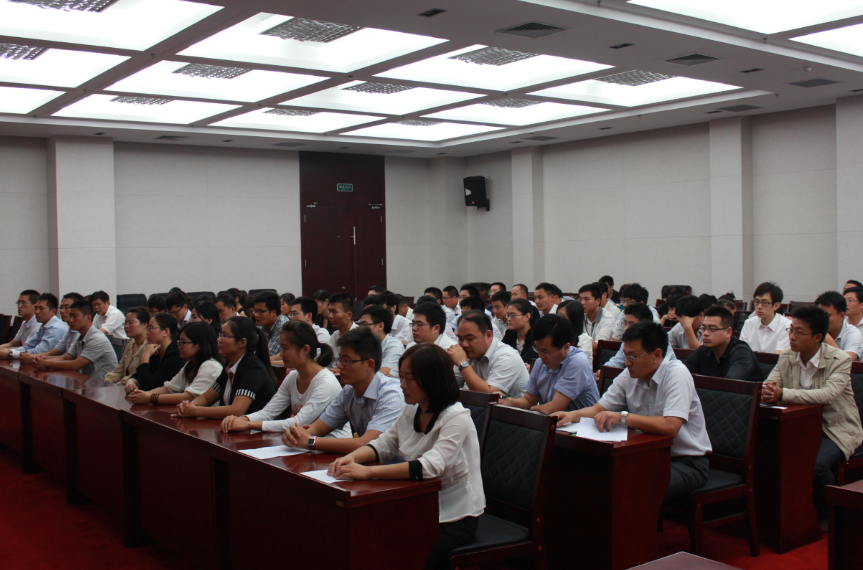 公务员迎来“新消息”，涨薪已经提上日程，年薪超过30万不是梦