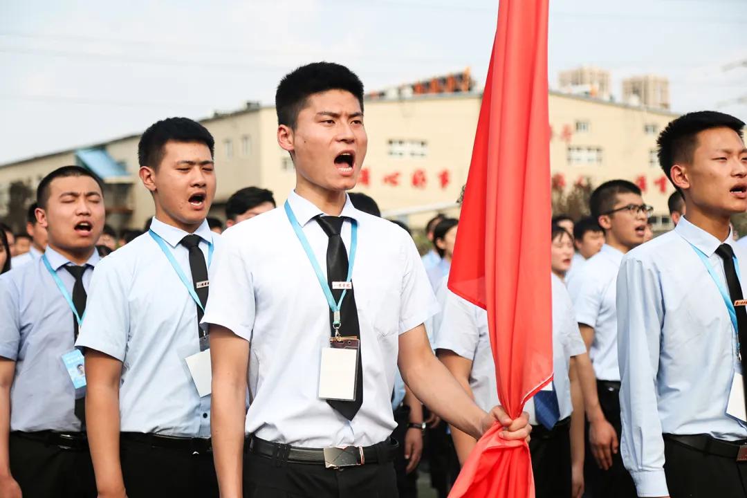 人的成长就像西天取经，八维施加的“成长魔法”让学生成人成才