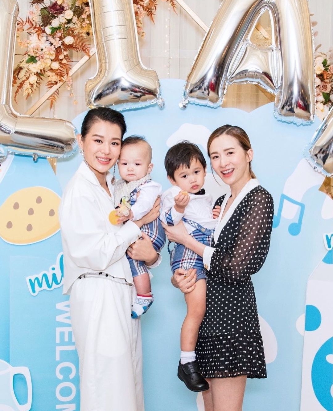 胡杏儿为半岁幼子举办party，豪门三兄弟穿同款，个个绅士又帅气