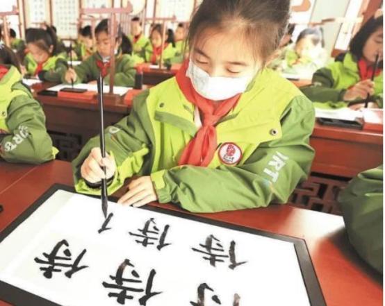 高考状元总分725分，作文满分，看了她的作文字迹，高分实至名归