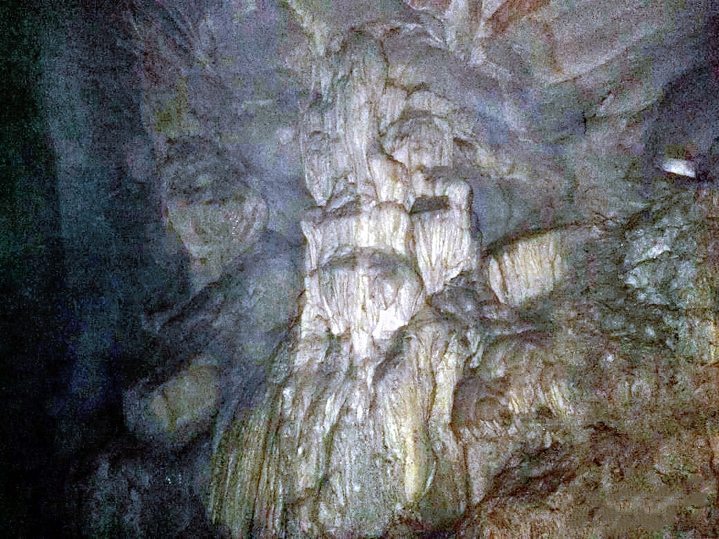 抗日战火狂燃，这个村庄里的“神秘岩洞”，竟藏着黄埔分校的故事