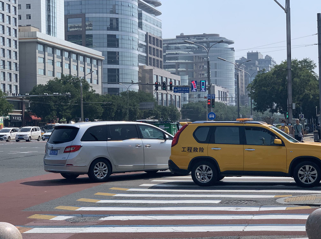 闯红灯扣几分罚多少钱,闯红灯扣几分罚多少钱2022