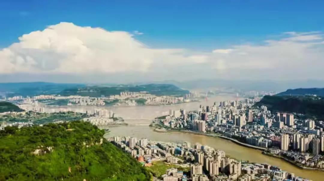 同是区域中心城市，为啥万州的经济地位稳固，黔江却连续被超越？