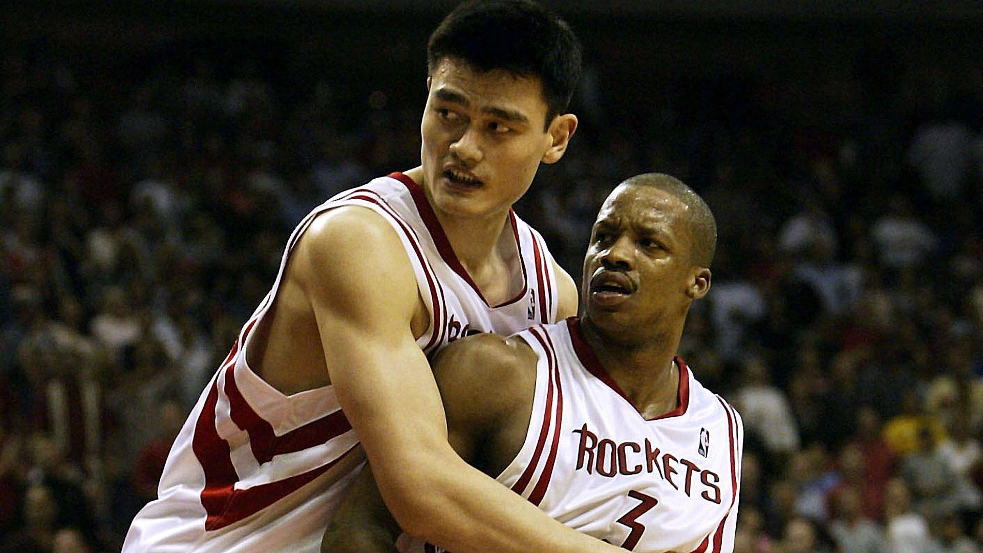 nba球衣为什么要穿出场服(NBA也有潜规则，无人防守不吹走步，出场顺序竟然也是一门学问)