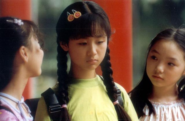 还记得《家有儿女》三姐弟吗？哥哥姐姐都大火，弟弟如今颜值逆袭