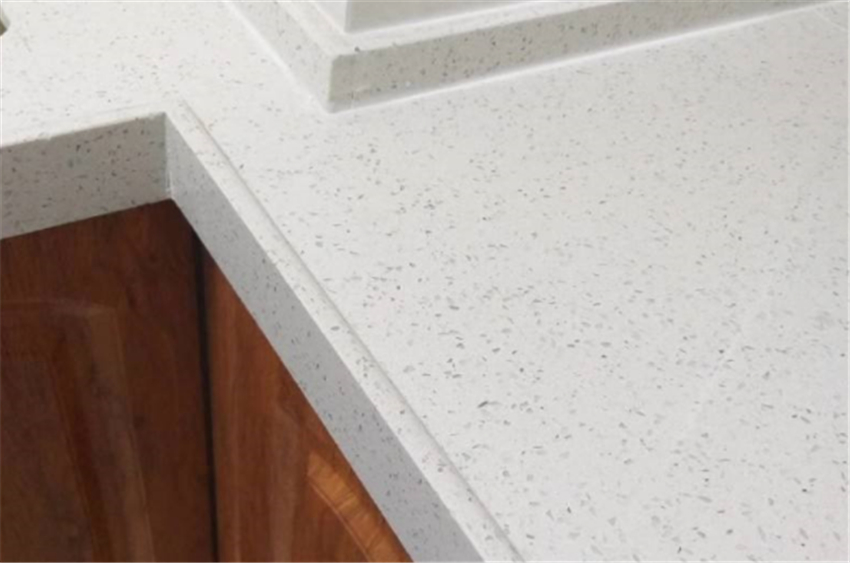 为何厨房台面要用石英石?这3大优势,其他材质确实比不了