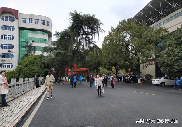 西外街这所中学，曾是宝庆三大名校，现校址曾是百年学校邵阳师范
