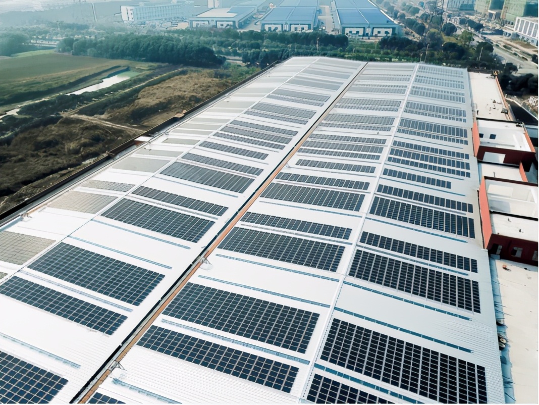 隆基大战特斯拉：宣布16亿“买屋顶”