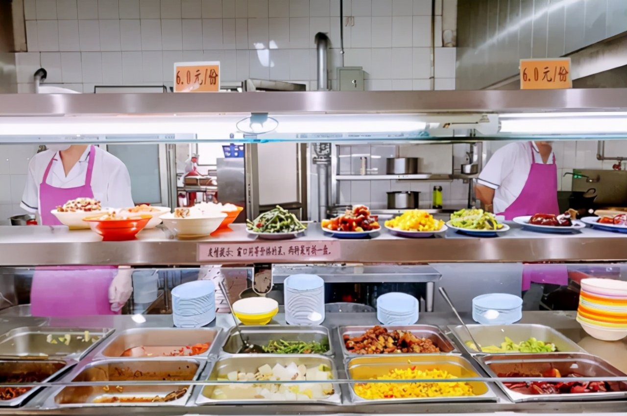 一入大学深似海，从此减肥是路人：清华大学连食堂都这么“秀儿”
