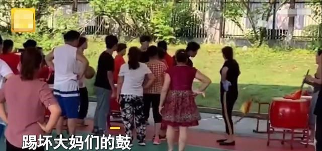 男篮世界杯为什么没人关注(体育总局：男篮无缘奥运会老百姓不满意！网友：广场舞大妈表示无所谓！当篮球遇到广场舞，究竟谁该让着谁？)