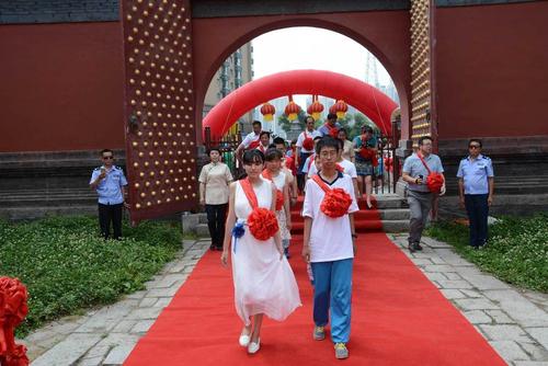 她是我国最贵的高考状元，一举拿下百万奖学金，改变家庭命运