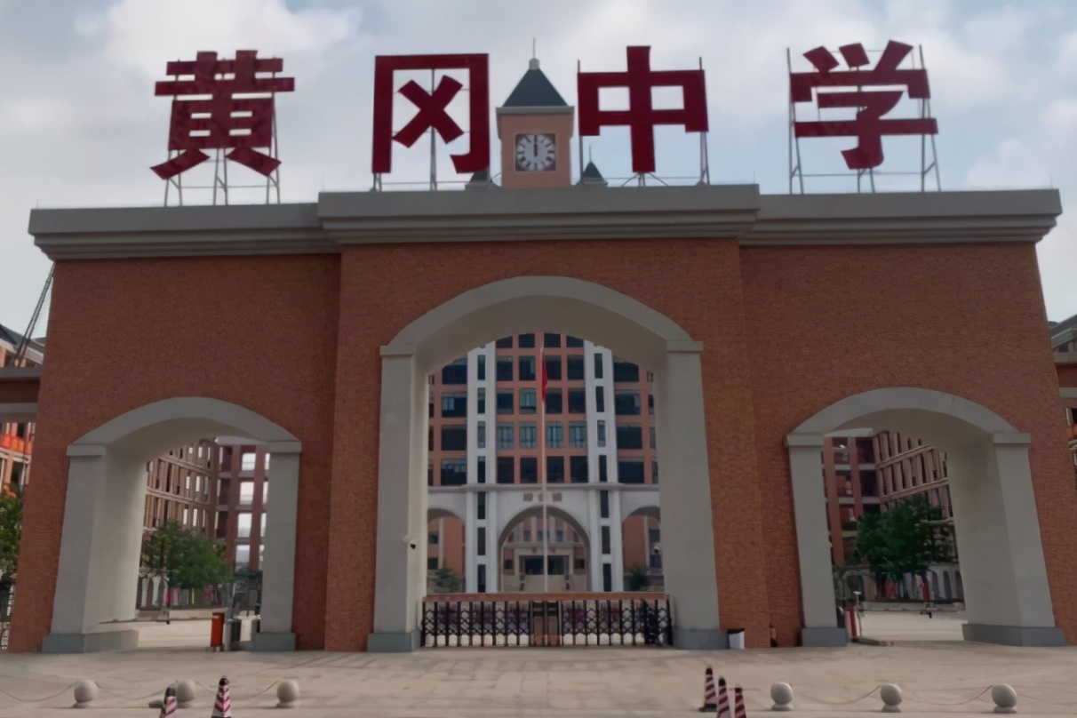 我国百强高中排名大洗牌，衡水中学无缘榜首，黄冈中学辉煌不再