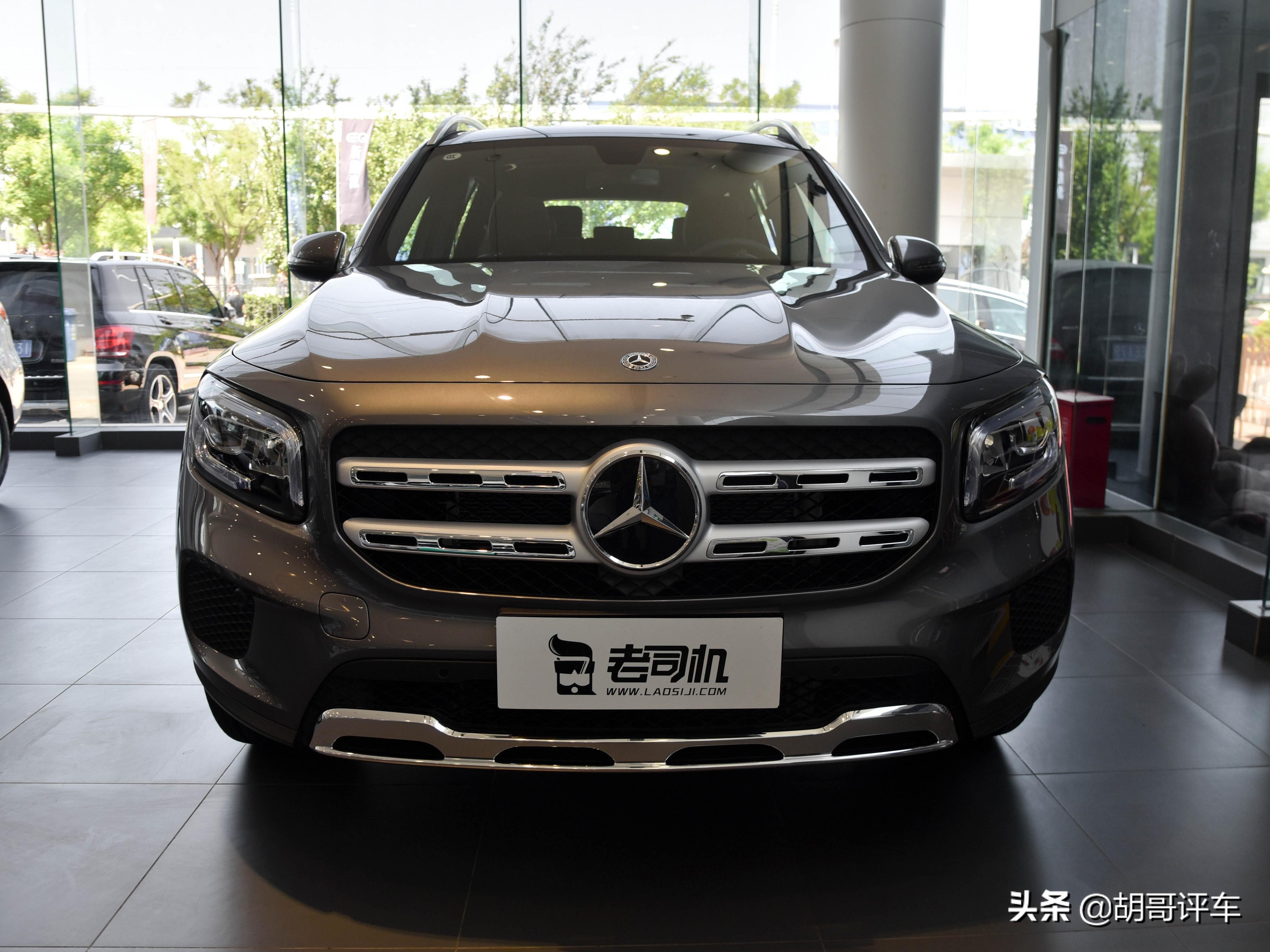 省油的小奔驰,方方正正空间大,实拍奔驰glb