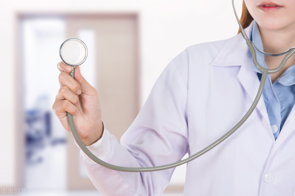 乳腺纤维瘤会发生癌变吗？什么时候要手术切除肿瘤？医生给出答案