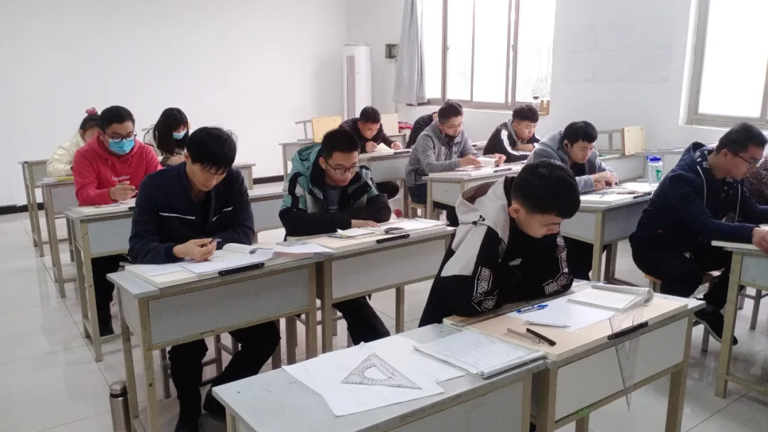 爸妈请你们放心，我在老秦建筑工程学校，都挺好