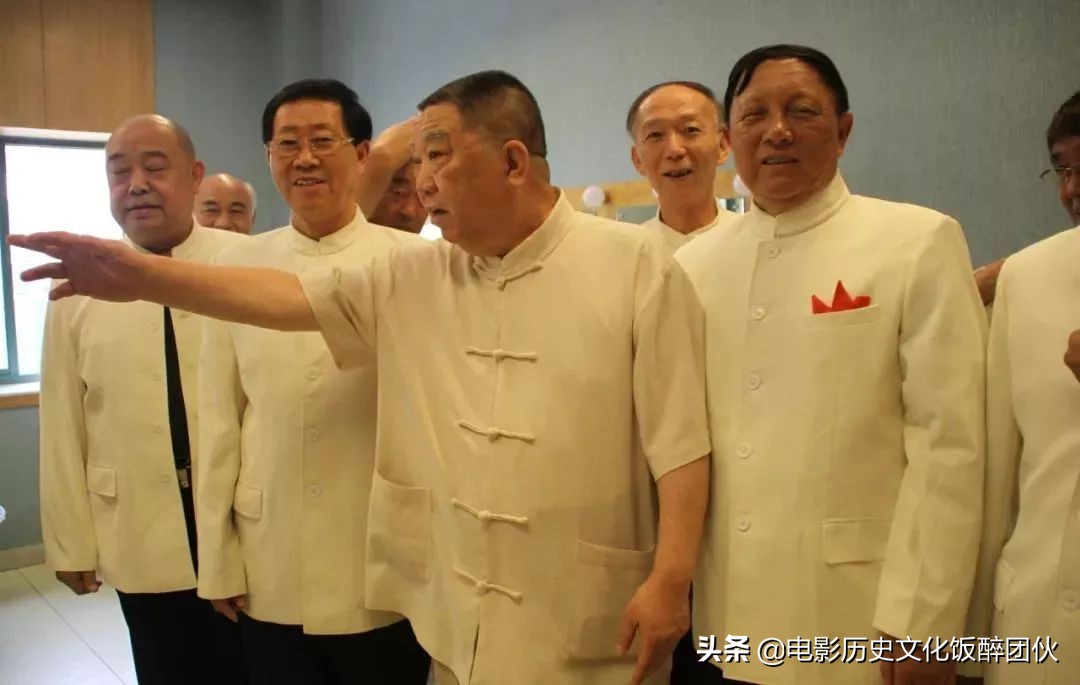 京城“飯醉”夫妻檔，孟凡貴他們兩口子都是酒仙，妻子實力擋酒