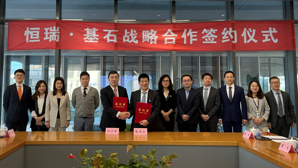 恒瑞医药：加速对外合作步伐，提升“两条腿走路”能力