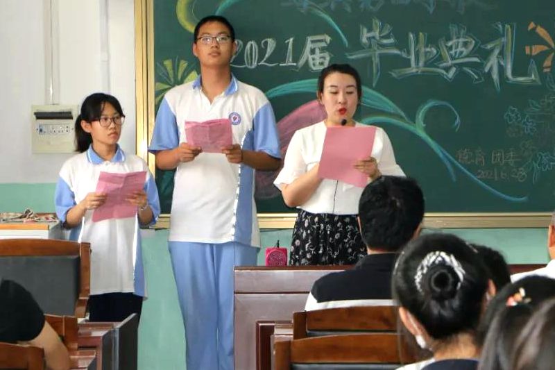 不忘初心 守一方教育热土 乐业奉献 获社区人民认可