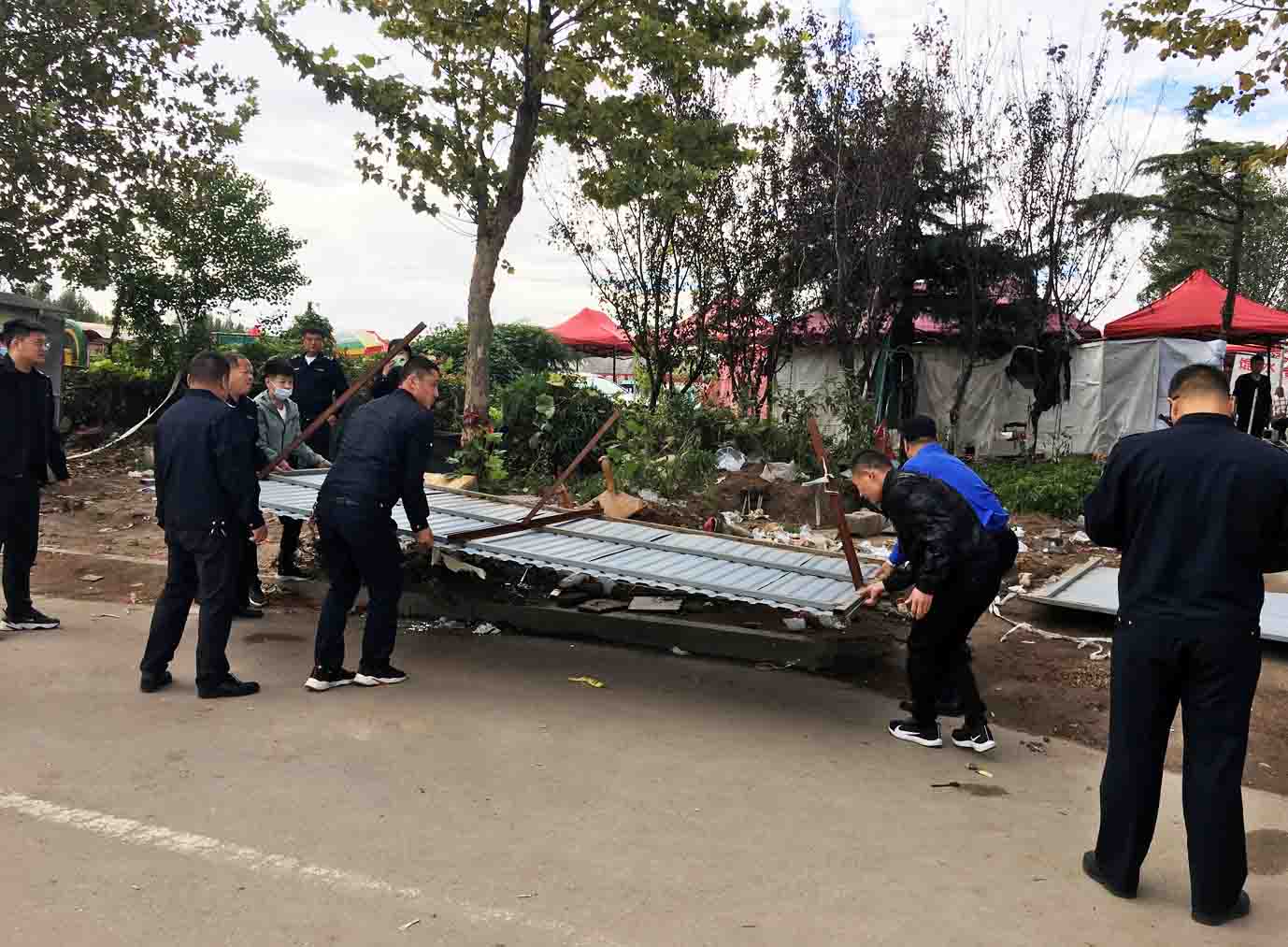 临沭县城管局开展县医院周边环境秩序整治行动