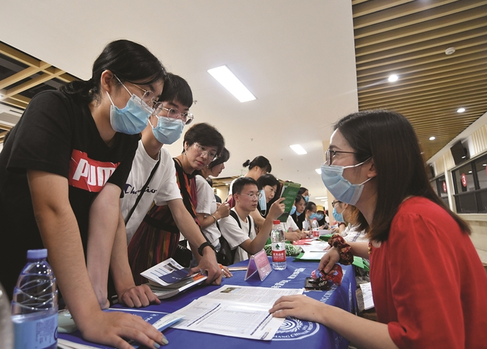 985和211及普通本有什么区别？通过3张图直接再现，真的好真实