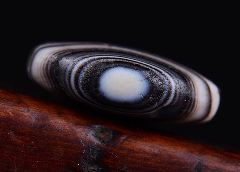 黑色缠丝玛瑙,正成为文玩界的新宠 第7张