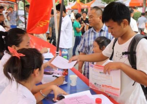 大学床铺标准尺寸（大学宿舍4人）