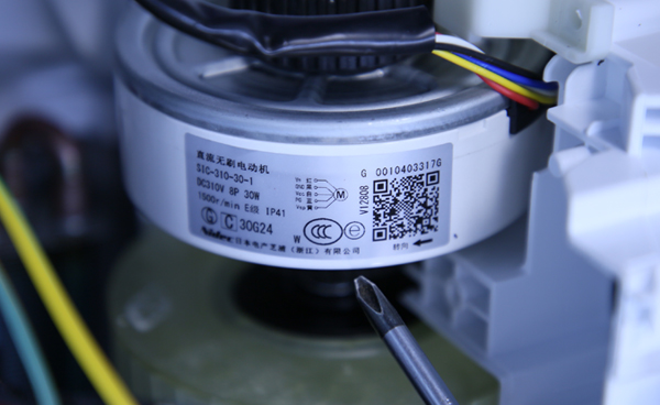 颜值高、性能强，年轻用户的首选——海尔出品小超人挂机空调体验