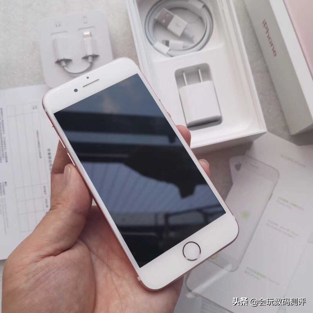 iPhone7跳水2389元，现在值得入手？听店老板怎么说！