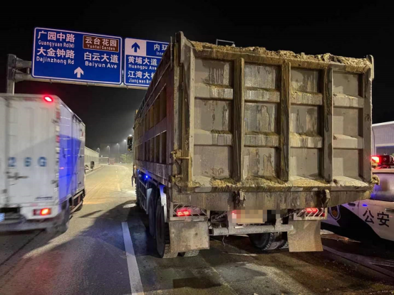 “羊城铁骑”“白+黑”连轴转，周末也“不打烊”！</p><p>　　广州交通秩序大整治