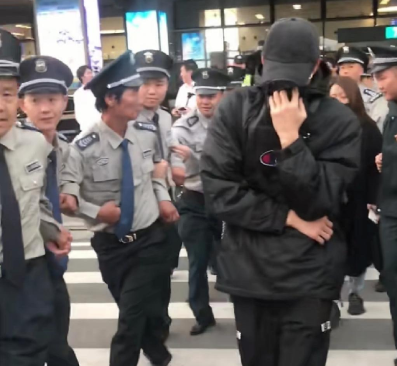 要名没名，要人气没人气！这6位小明星，排场一个比一个大