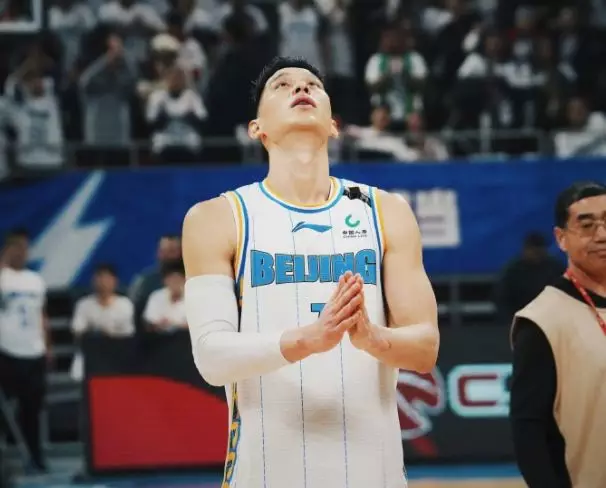 林书豪在nba为什么被针对(争议不断，被多次侵犯的林书豪在CBA真的被“特殊照顾”了吗？)