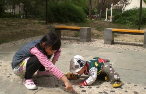 “照顾二宝这三年太难熬了”30岁宝妈发朋友圈，看完让人觉得心酸